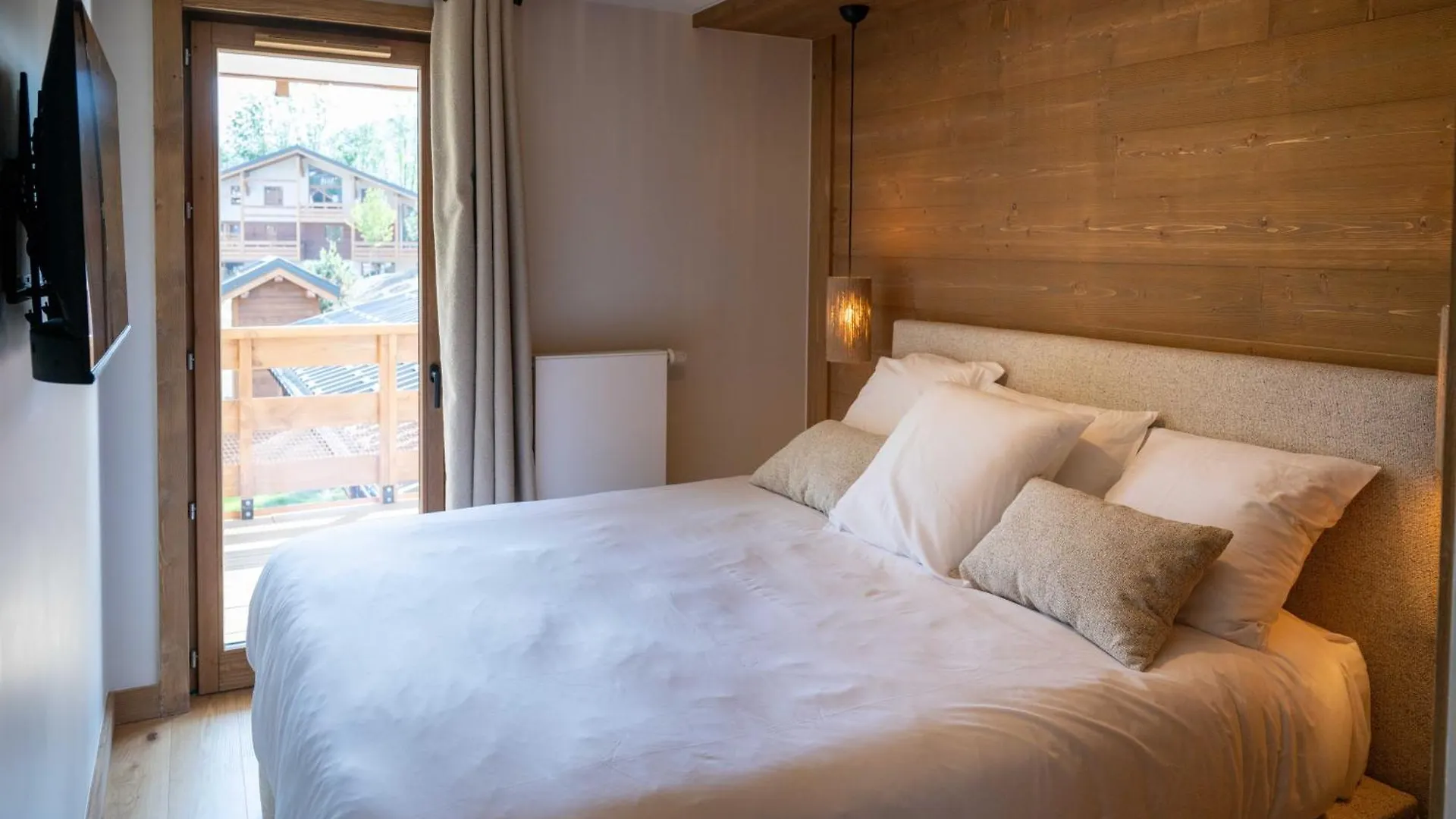 2 Bedroom Apartment With Terrace, Pool, Parking Megeve France