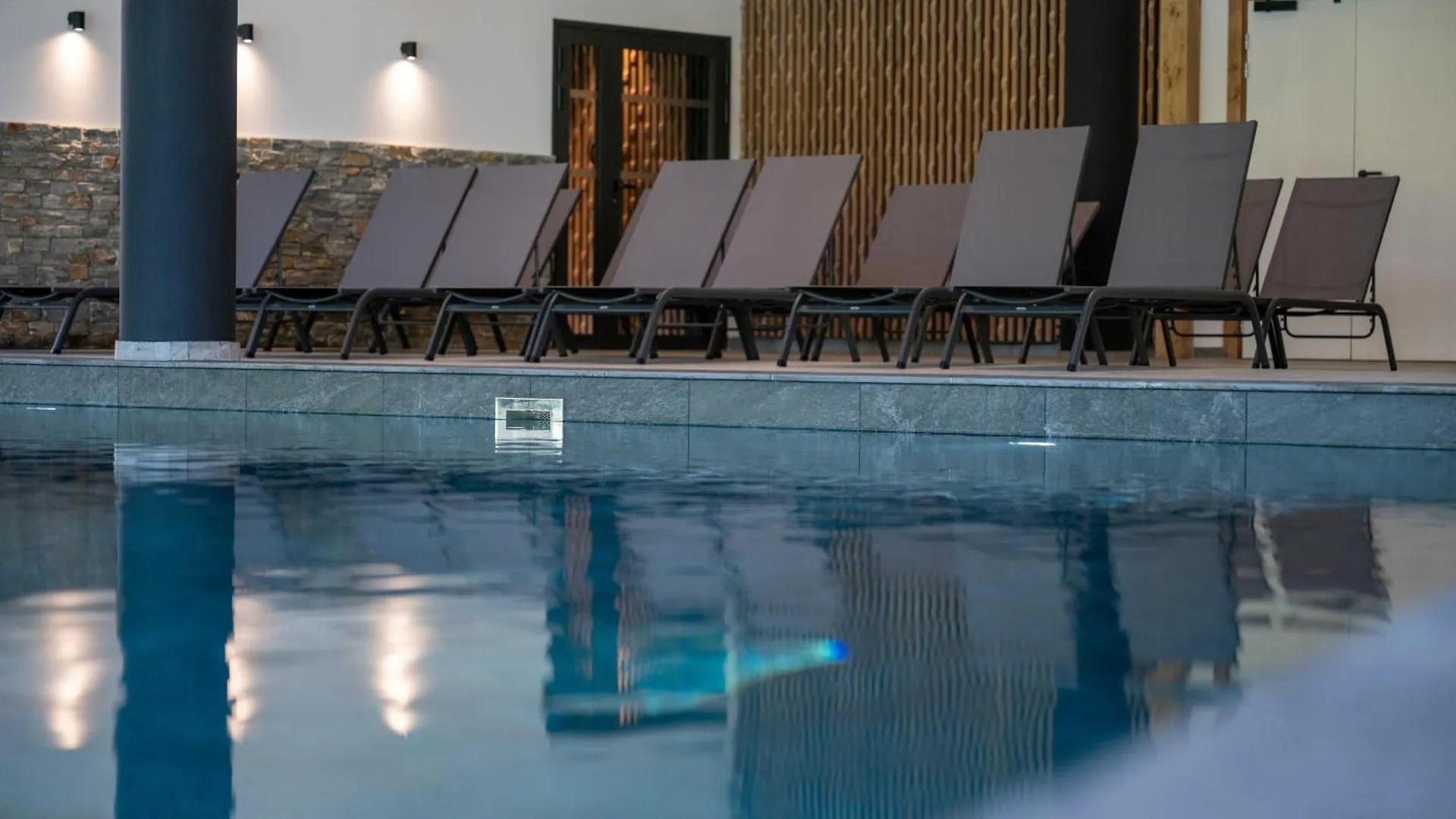 2 Bedroom Apartment With Terrace, Pool, Parking Megeve 0*,