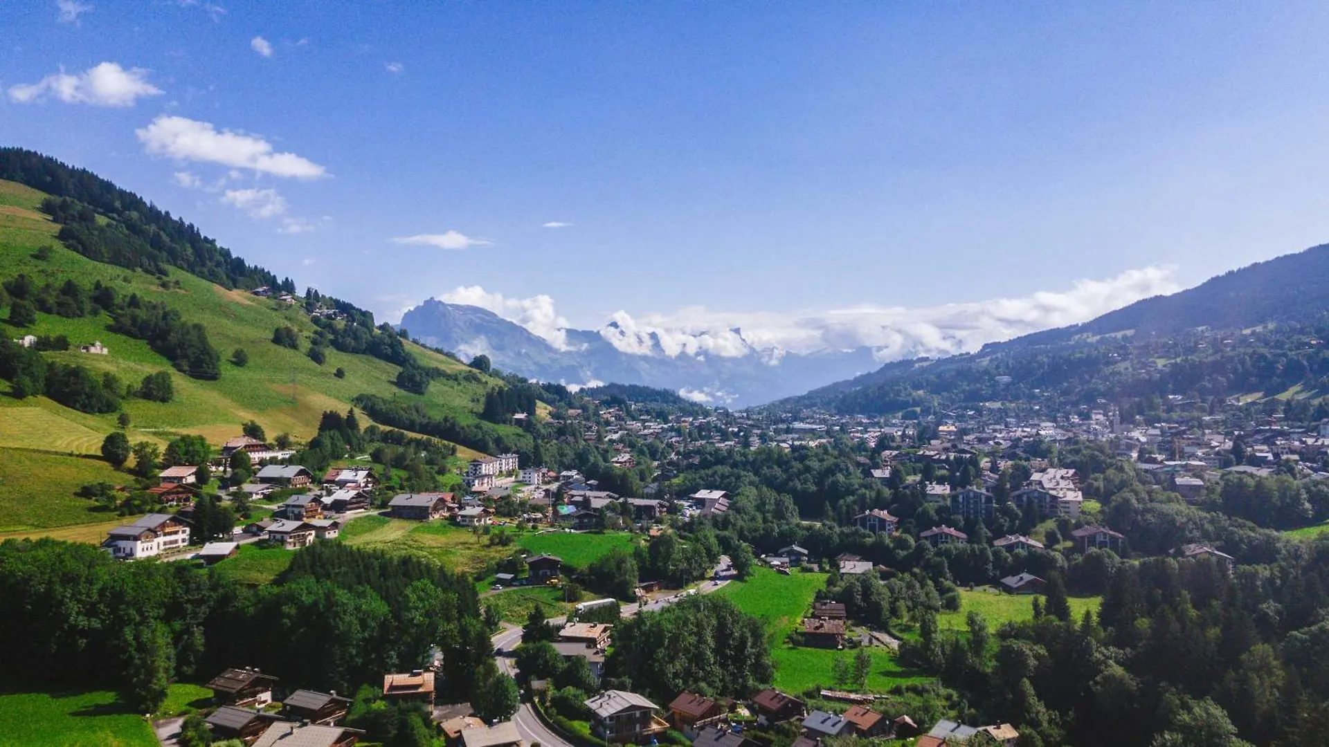 2 Bedroom Apartment With Terrace, Pool, Parking Megeve
