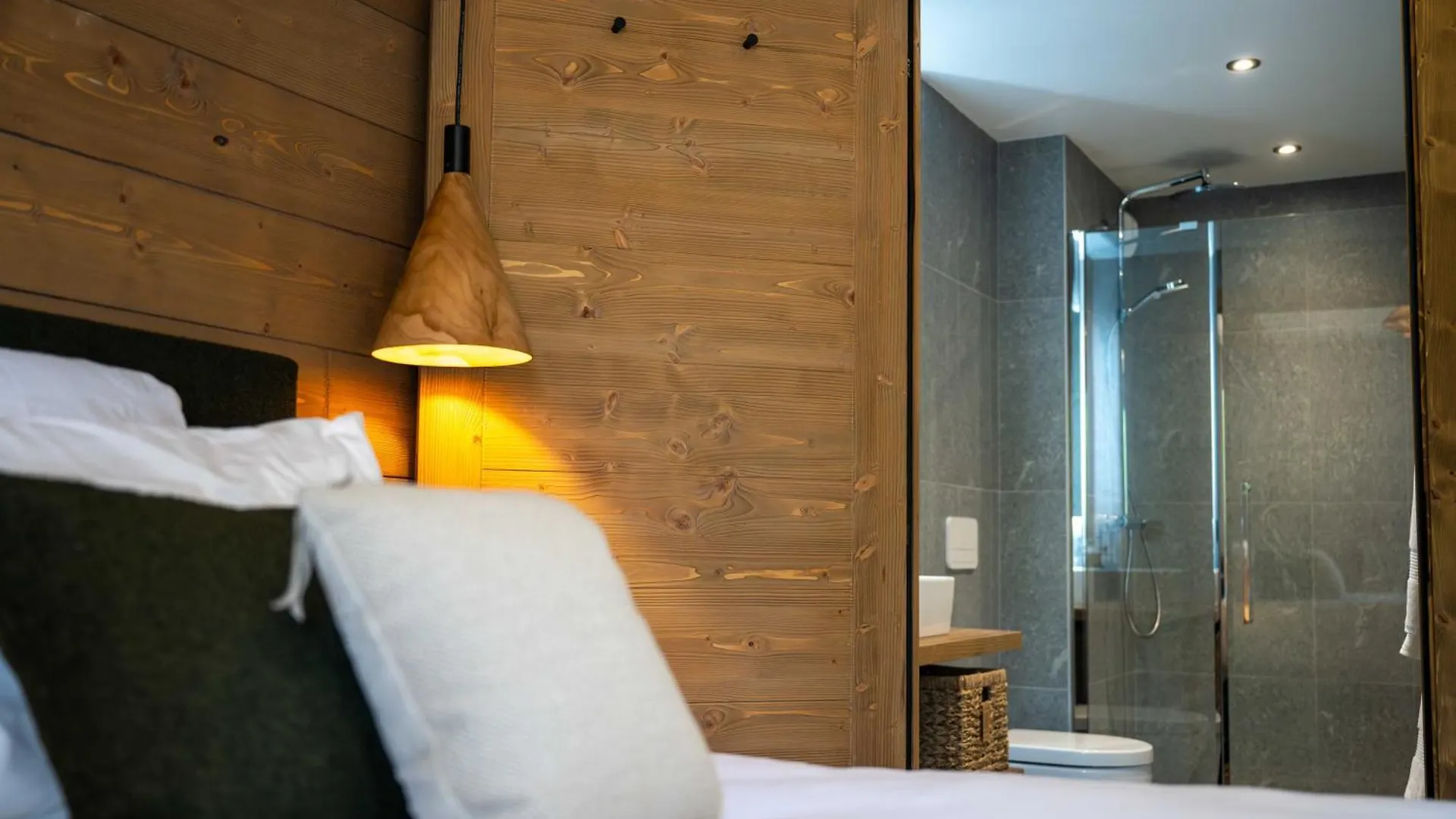 2 Bedroom Apartment With Terrace, Pool, Parking Megeve
