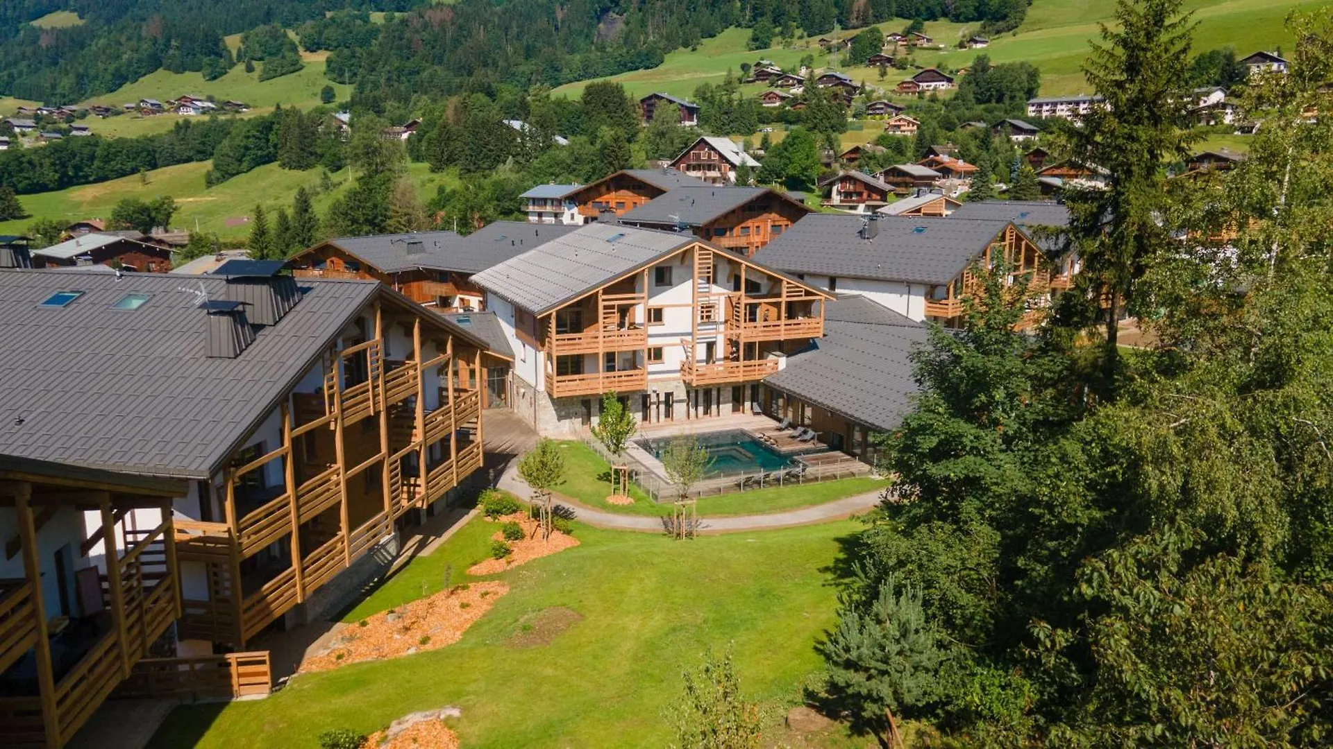 2 Bedroom Apartment With Terrace, Pool, Parking Megeve