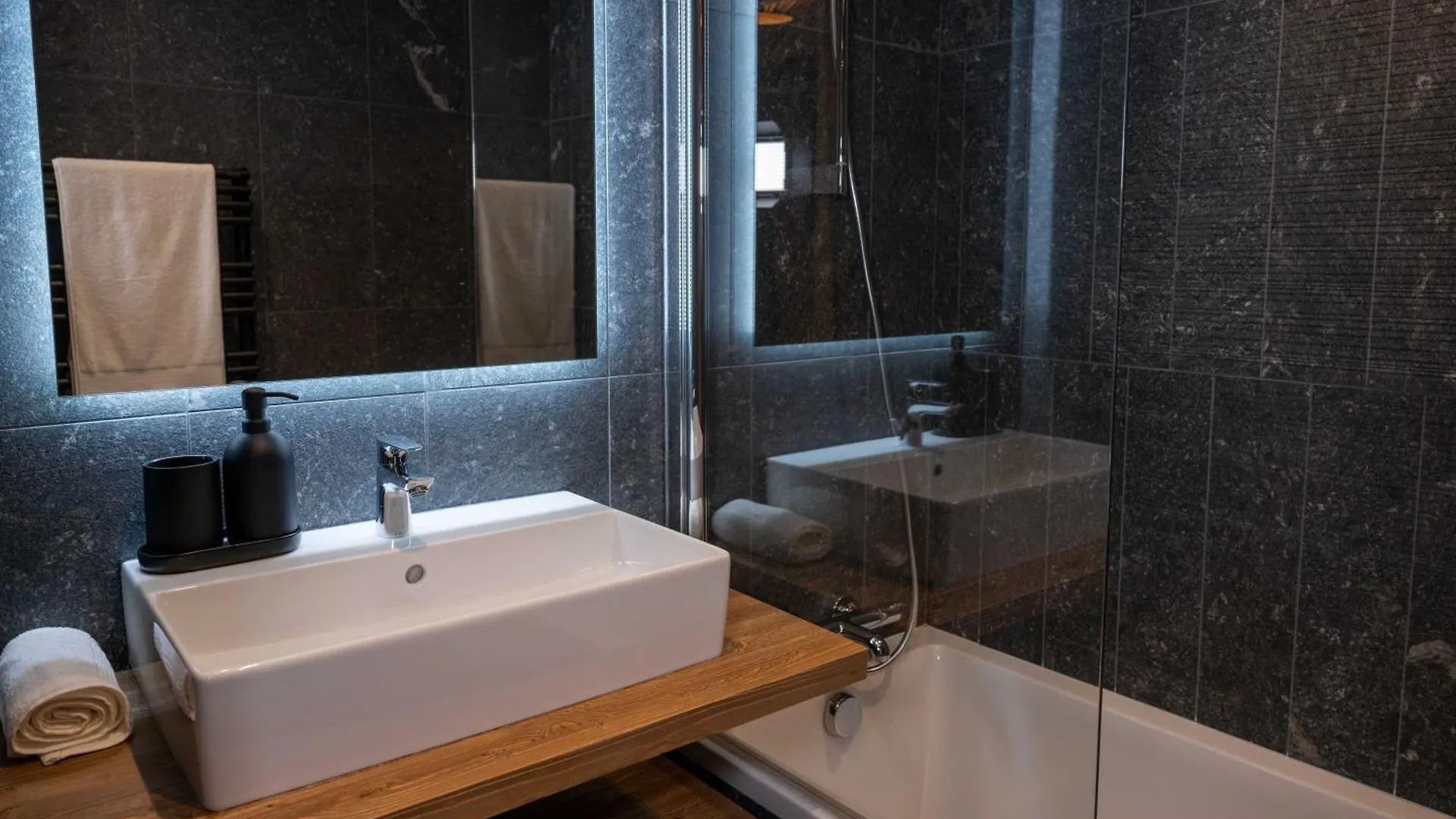 2 Bedroom Apartment With Terrace, Pool, Parking Megeve