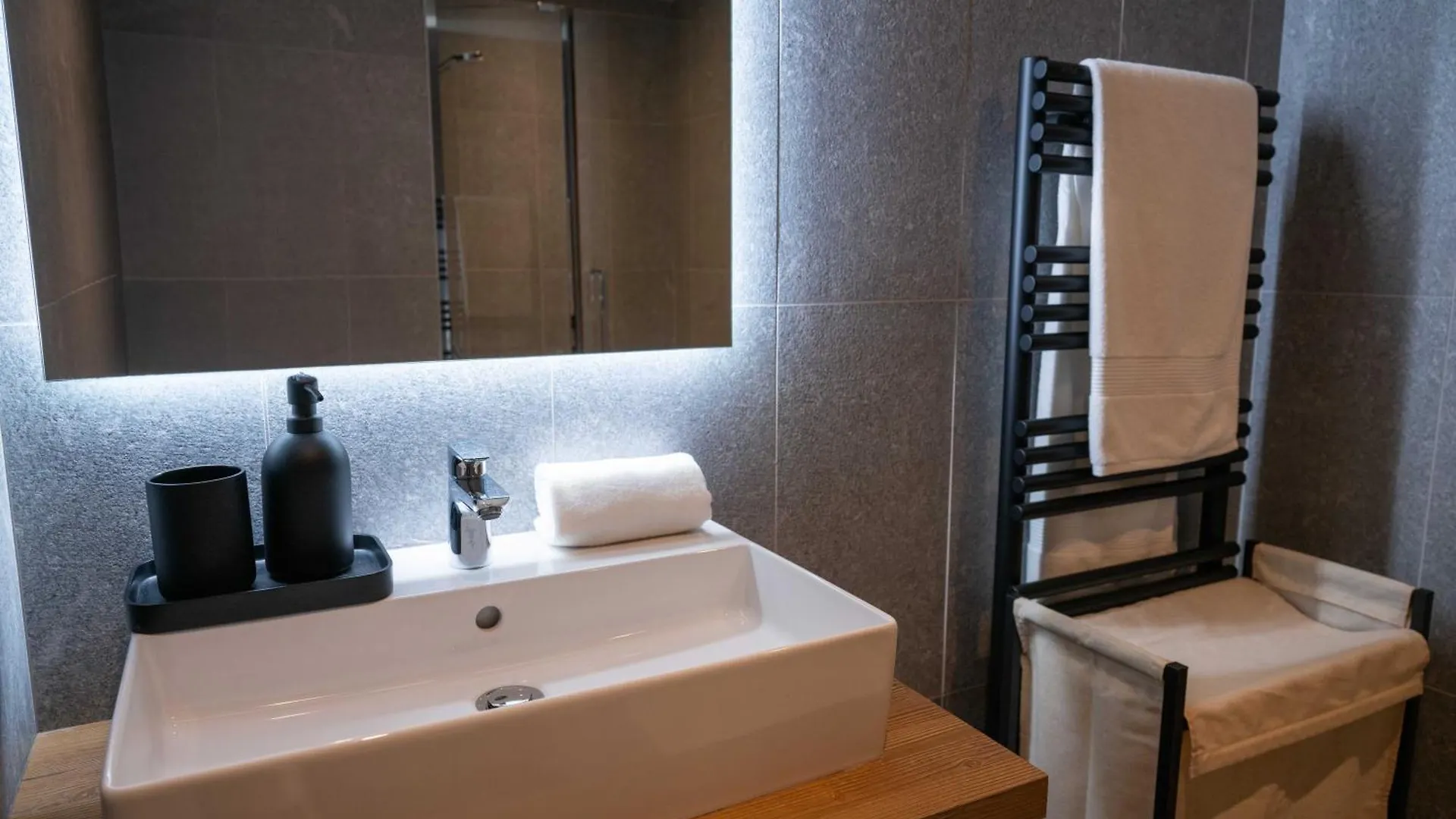 2 Bedroom Apartment With Terrace, Pool, Parking Megeve 0*,  France