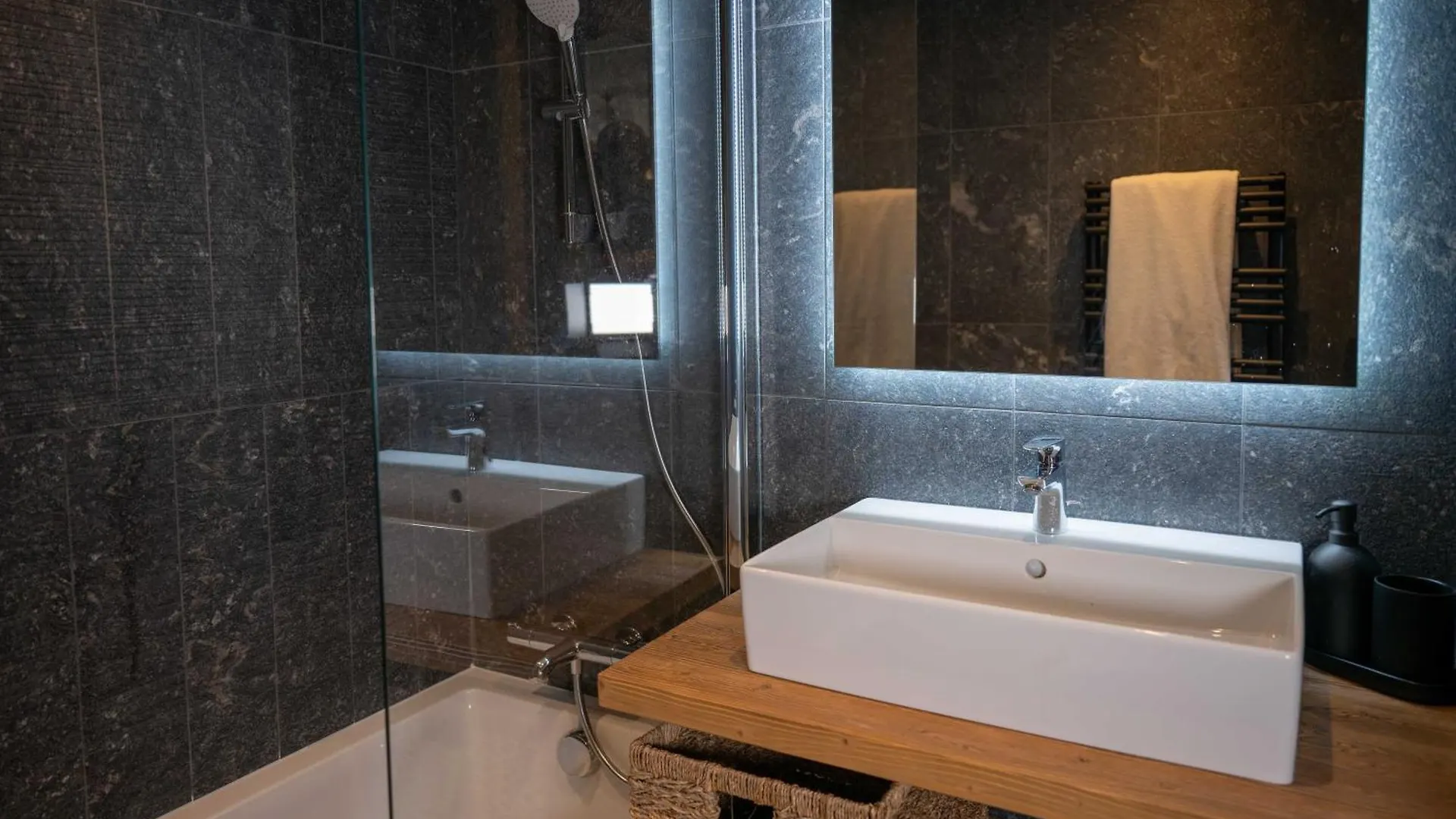 2 Bedroom Apartment With Terrace, Pool, Parking Megeve France