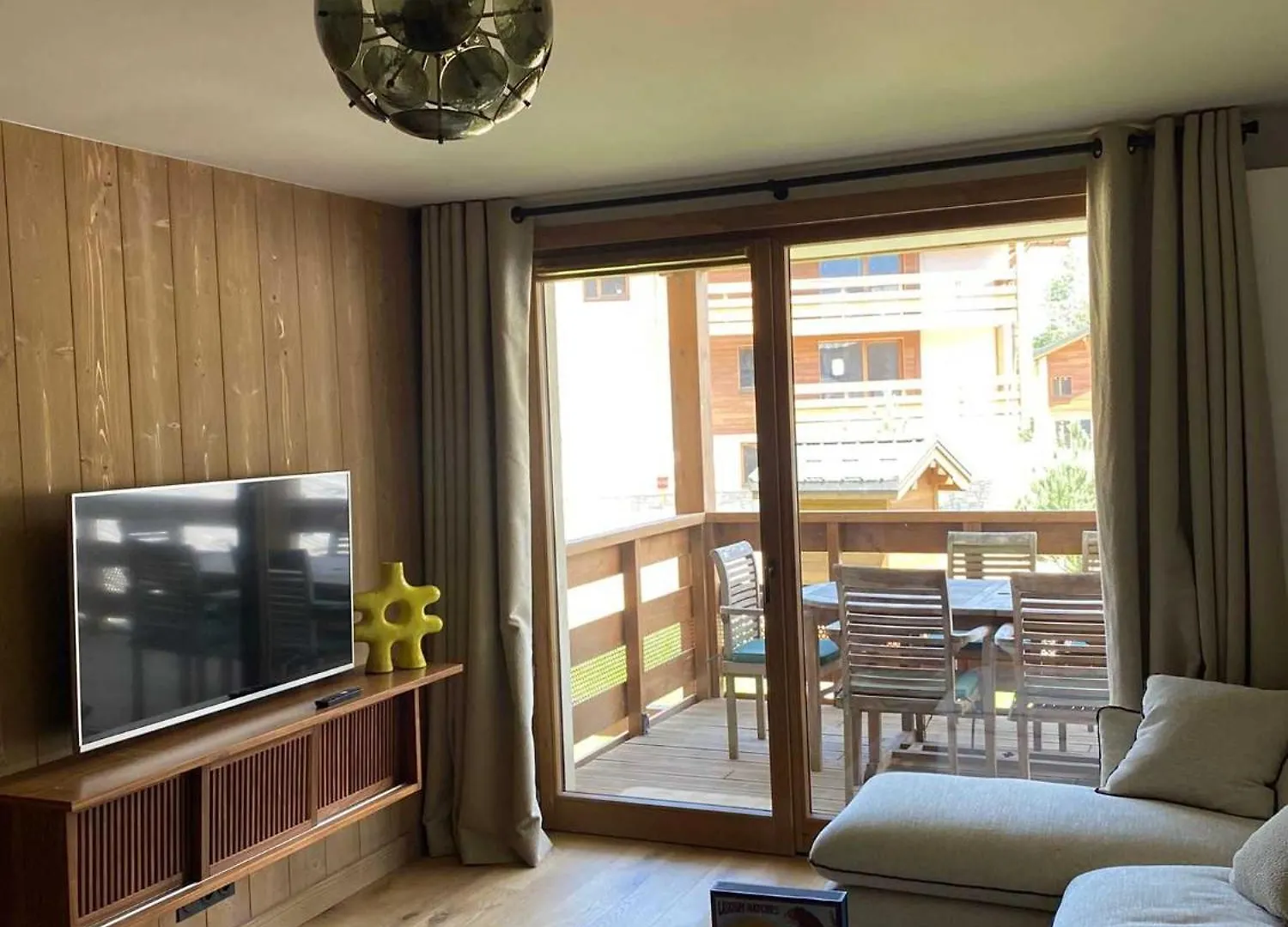 2 Bedroom Apartment With Terrace, Pool, Parking Megeve