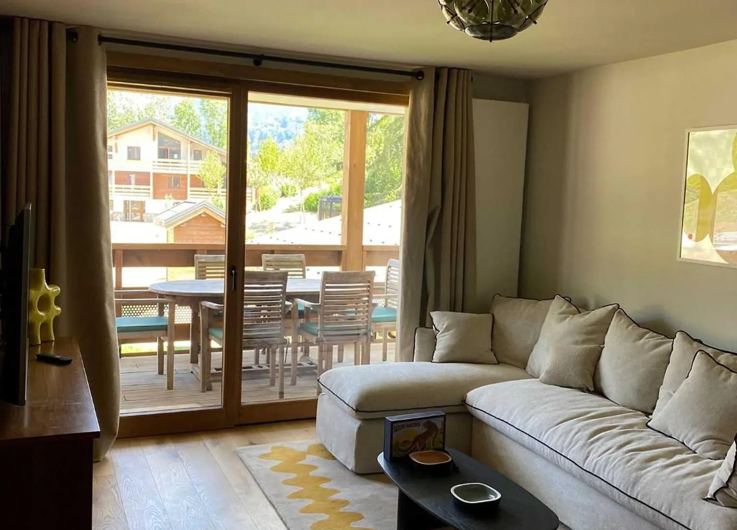 2 Bedroom Apartment With Terrace, Pool, Parking Megeve