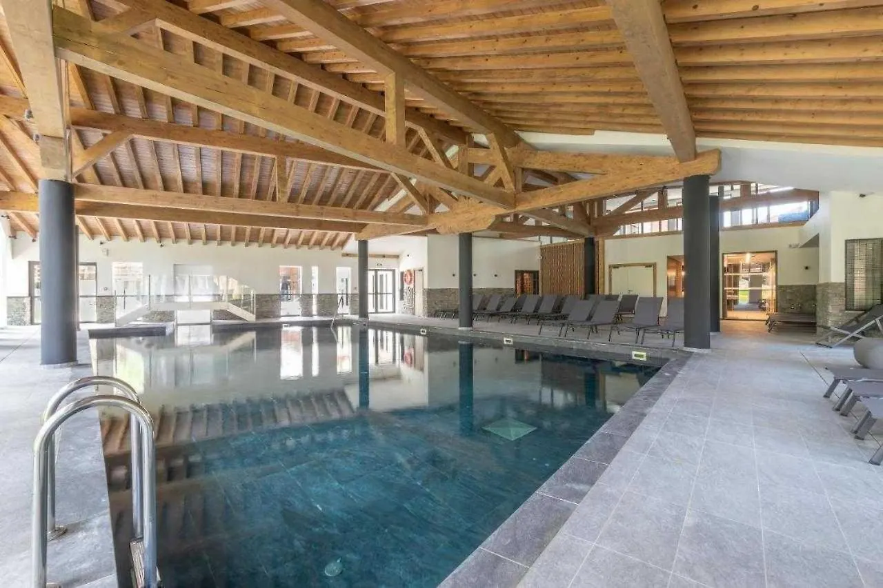 2 Bedroom Apartment With Terrace, Pool, Parking Megeve France