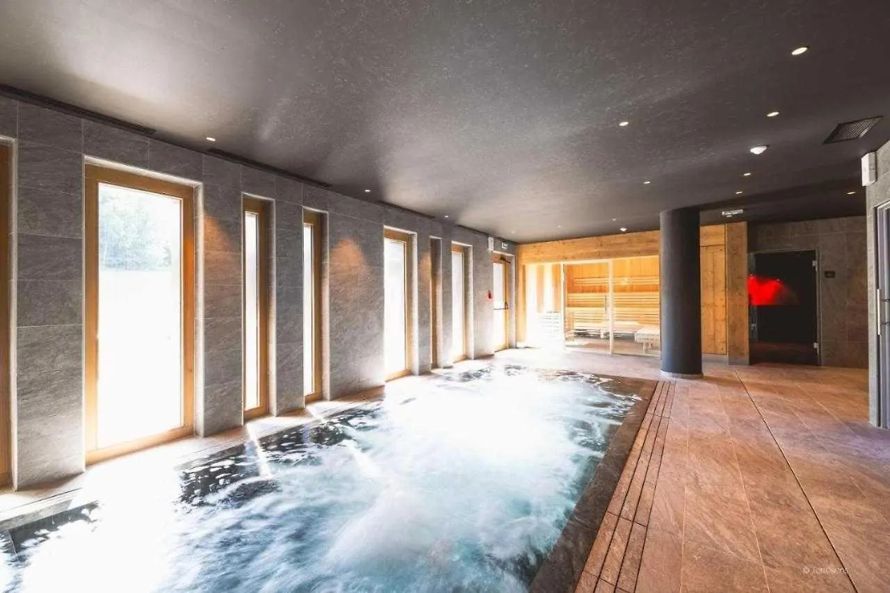 2 Bedroom Apartment With Terrace, Pool, Parking Megeve