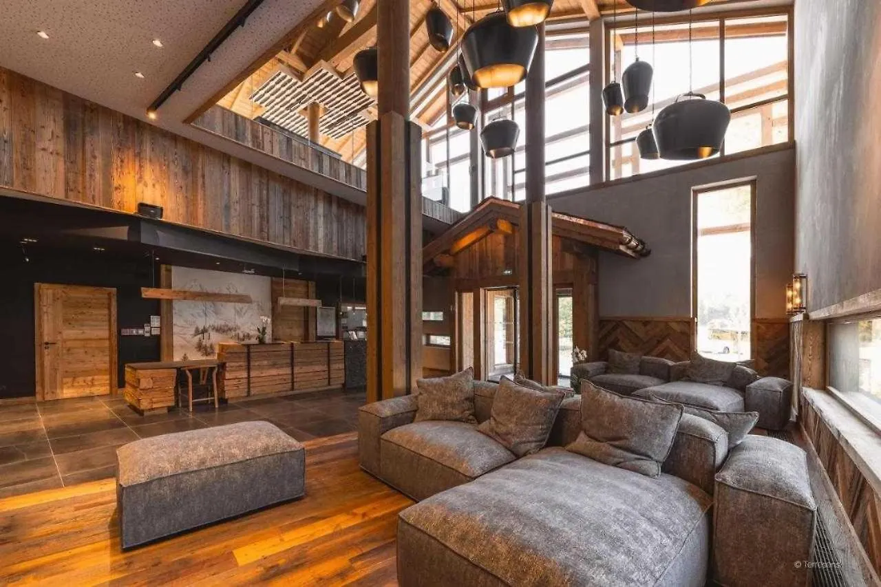 2 Bedroom Apartment With Terrace, Pool, Parking Megeve 0*,
