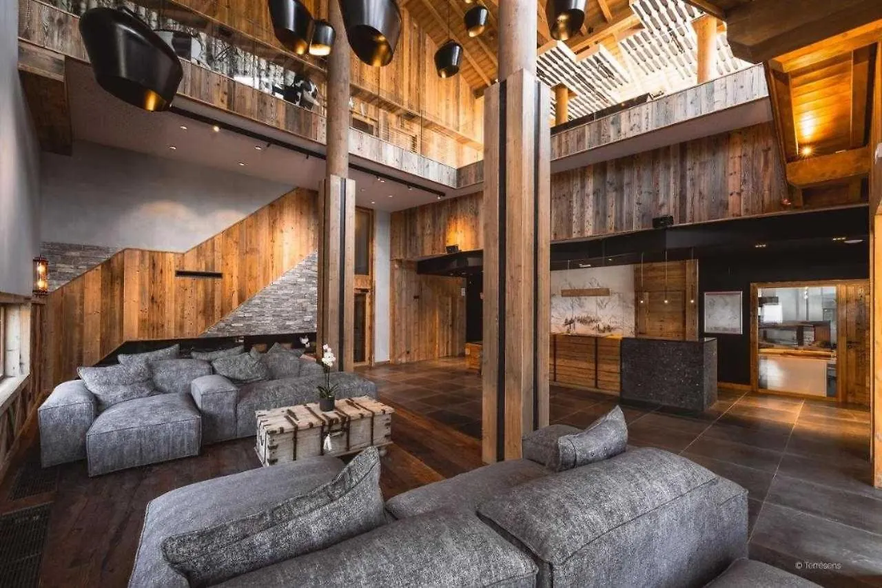 2 Bedroom Apartment With Terrace, Pool, Parking Megeve